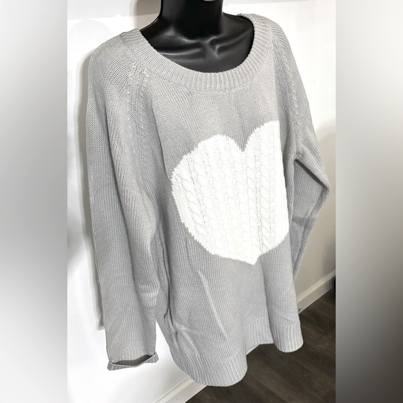 New Soft & Cozy Long Loose Light Gray & White Heart Sweater Size XL NWOT - Picture 10 of 11
